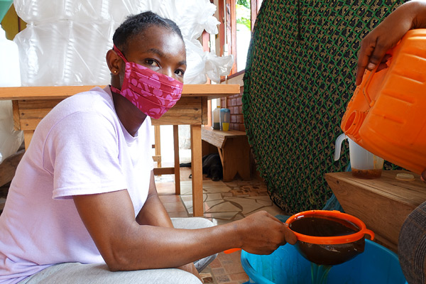 Seyram sieving Madugu’sHoney from bees and wax