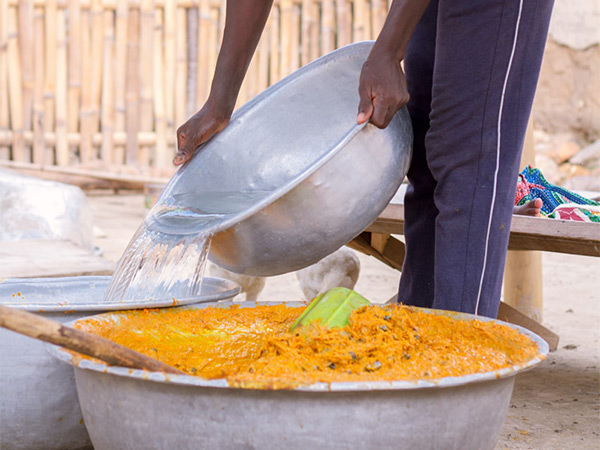 Extracting process of palm oil from the paste (kernels and fibres)